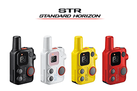 無線機 STR SRFD10の製品画像。小型で軽量なボディに4色展開（ブラック、レッド、ホワイト、イエロー）のデザインが特徴的。画面には送受信周波数、電波の種類、動作温度範囲などの主要仕様が表示されている。背景には3年間の長期保証と多機能性（秘話機能、ファスト接続機能など）を強調するテキストがある。